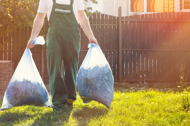 Best Yard Waste Removal  in Ashwaubenon, WI